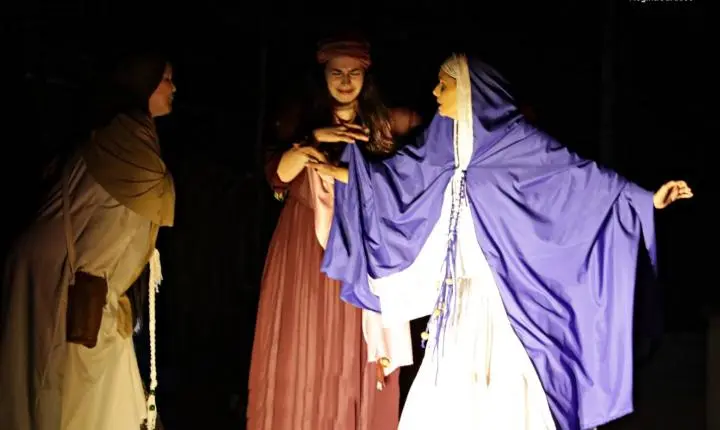 Encenação da Paixão de Cristo emociona público na Feira de Páscoa em Capão da Canoa