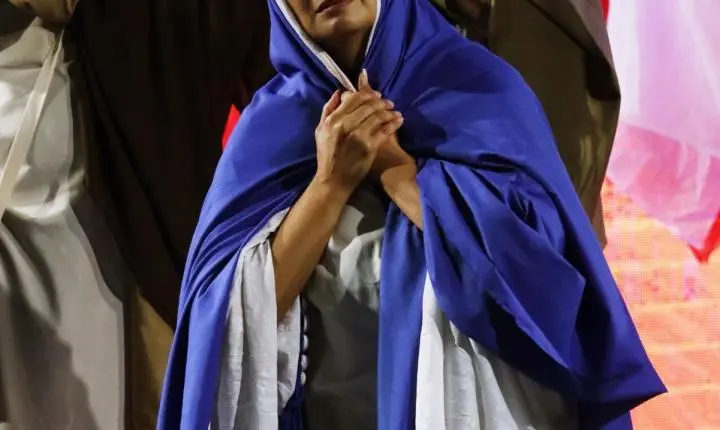 Encenação da Paixão de Cristo emociona público na Feira de Páscoa em Capão da Canoa